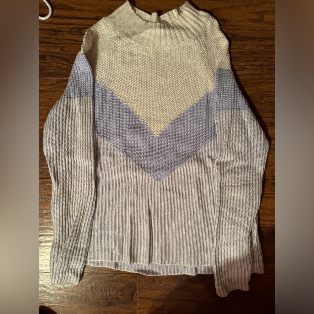 Mock neck sweater size M